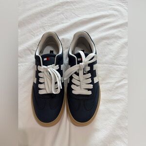 Tommy Hilfiger women Blue and White Sneakers (25) NWOT